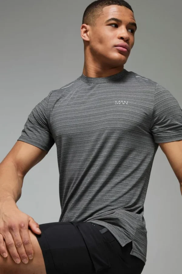 boohooMAN Man Active Engineered Performance Reg Fit T-shirt | Gym Essentials | Gym T-Shirts & Vests