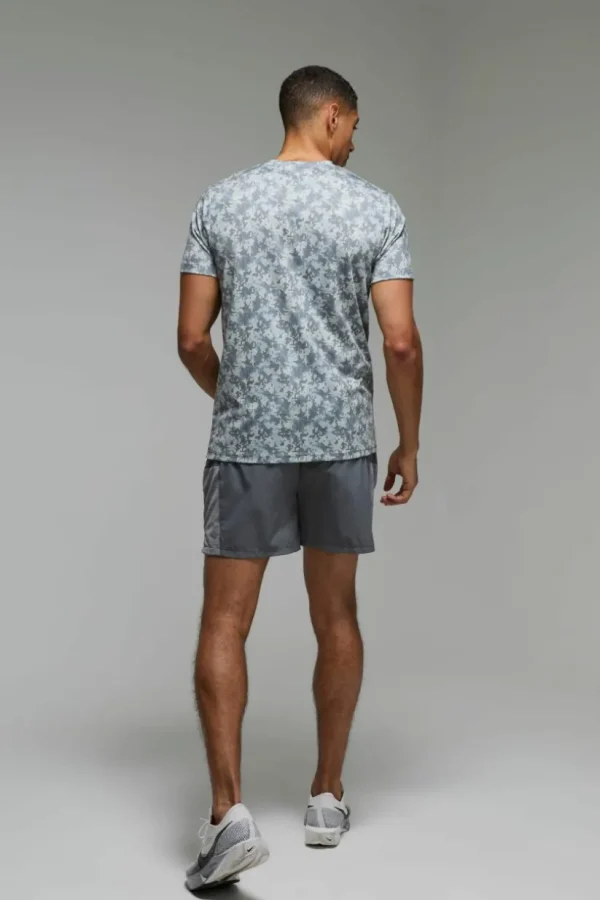 boohooMAN Man Active Geo Camo Performance Regular Fit T-shirt | Gym T-Shirts & Vests | Gym Clothes