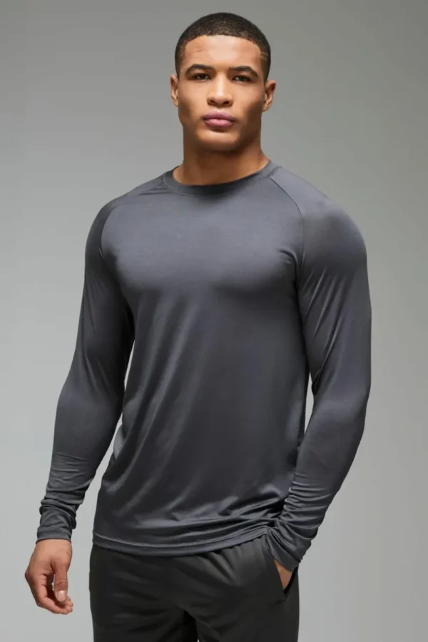 boohooMAN Man Active Lightweight Essentials Gym Raglan Long Sleeve T-shirt | Gym Essentials | Gym T-Shirts & Vests