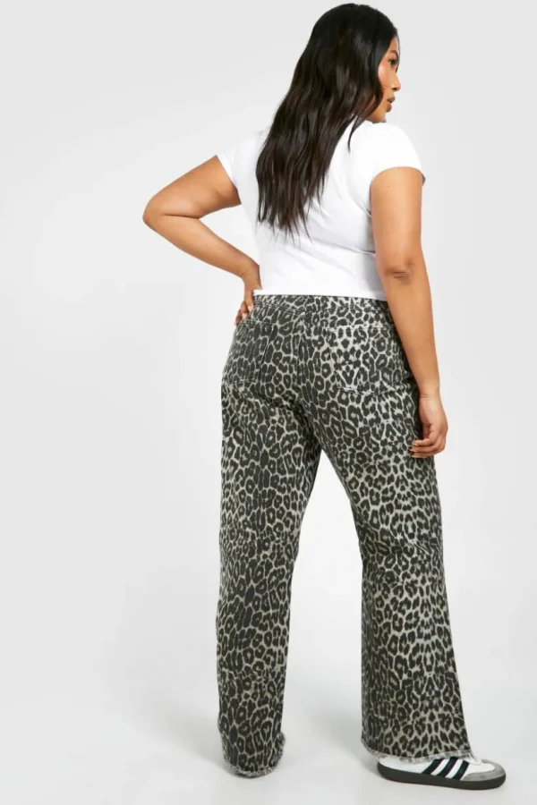 boohoo Plus Straight Leg Jean | Women Shirts | Foundation