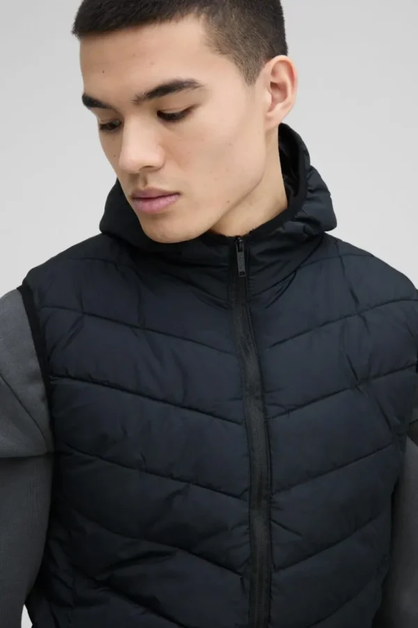 boohooMAN Quilted Zip Through Hooded Gilet In | Man | Coats & Jackets
